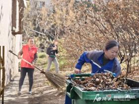 乌鲁木齐这里的市民文明巡访员化身小区“环境美容师”